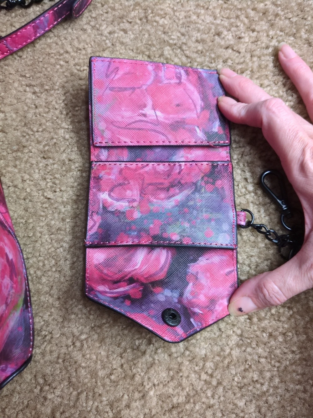 Steve Madden Black & Red Roses floral handbag  W Card Holder & Detachable Strap